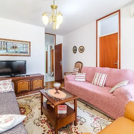 Apartment 123 For